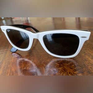 Ray-Ban white/black wayfarer sunglasses. Excellent condition!